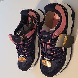 NWT Avia womens memory foam lightweight shoe. Wide width size 12